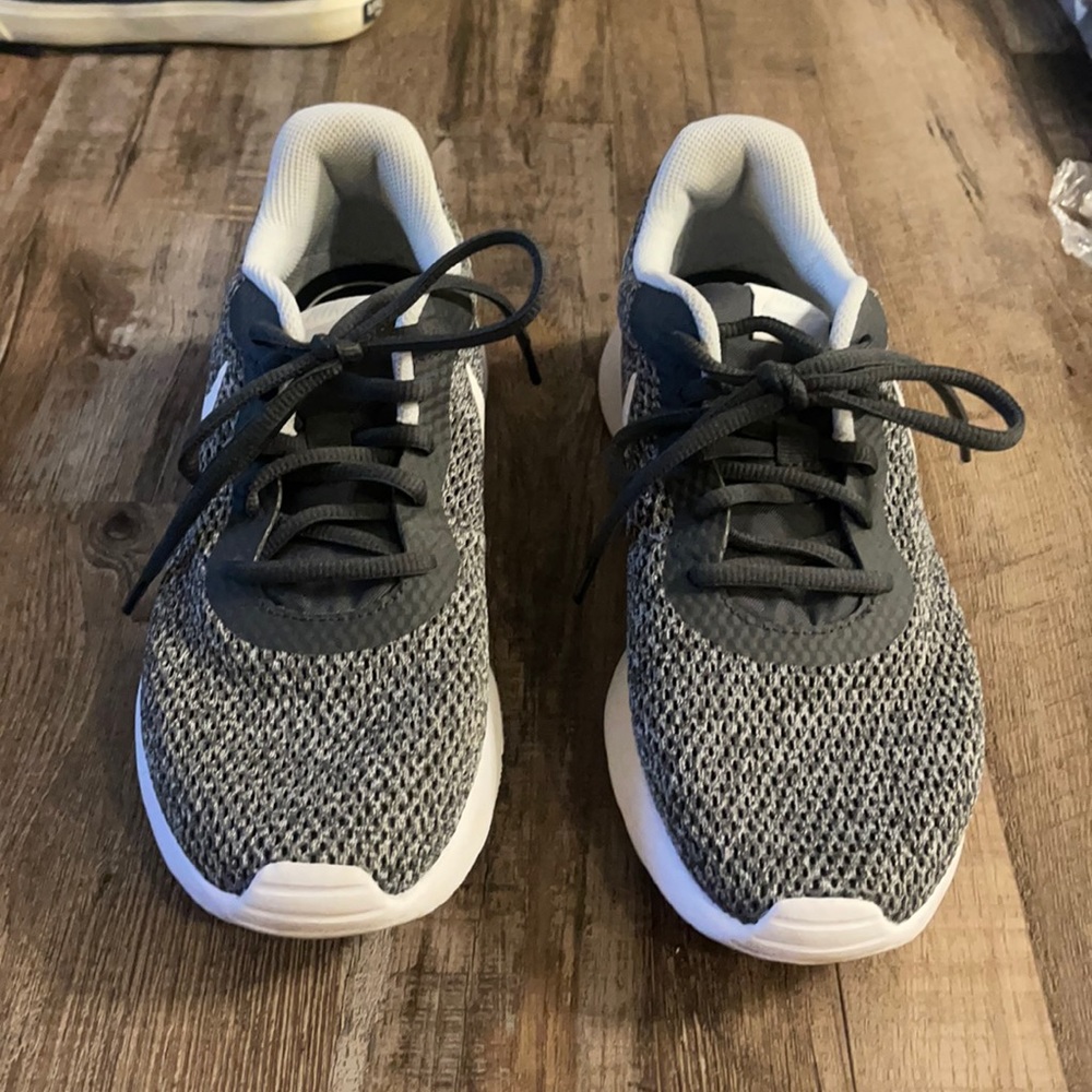 *NIKE* grey sneakers ; size: W 8.5 ; condition *NEW*